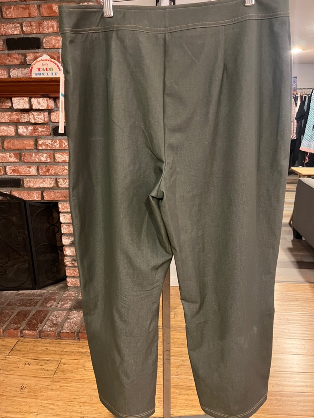 $78 NWT Nanette Lapore Olive green pants - Picture 4 of 5